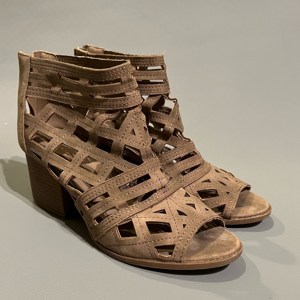 Open Toe Sandals w/ Heel 9